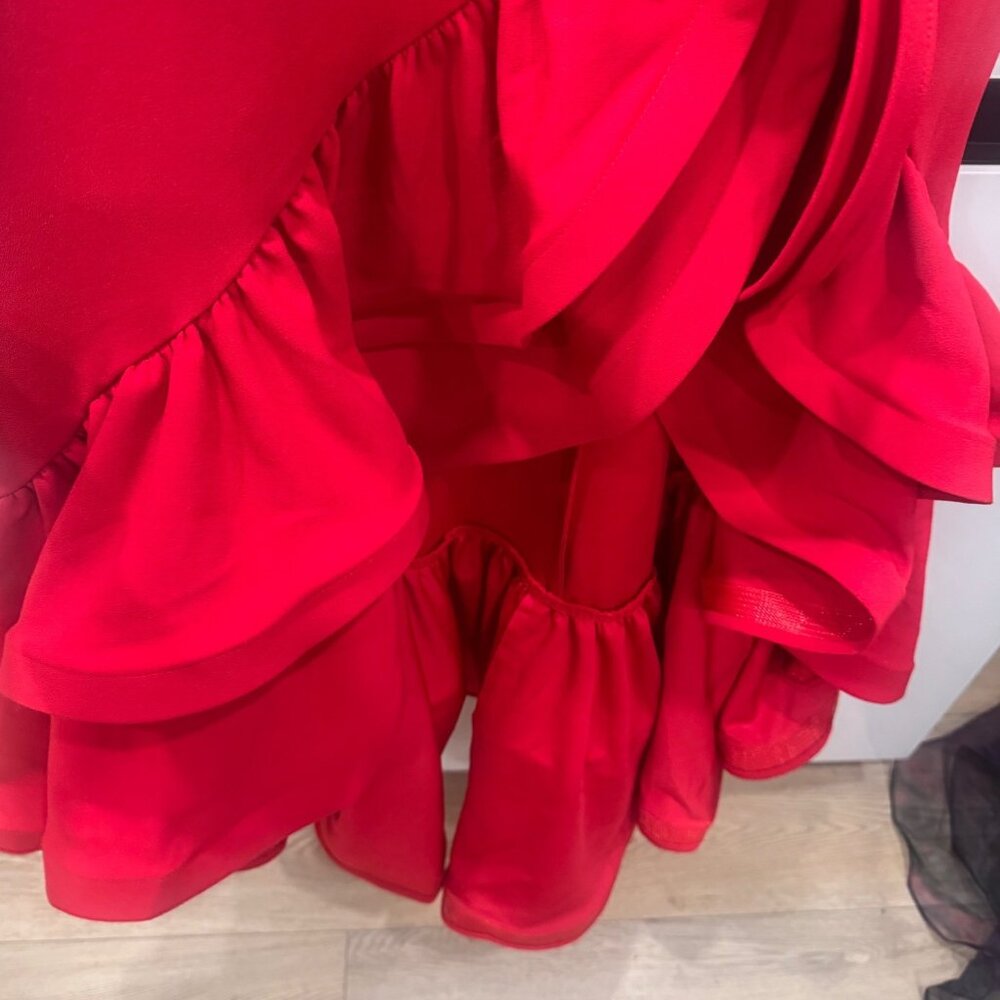 Betsy & Adam Red Halter High-Low Gown With Ruffle Detail Size 12 Made In USA - Picture 7 of 9